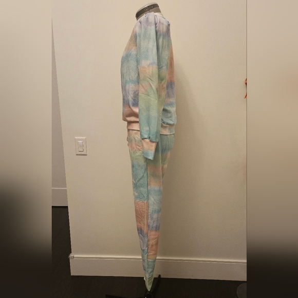 Stylish sweats - Picture 5 of 13